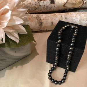 Freshwater Pearl necklace, Dark Green